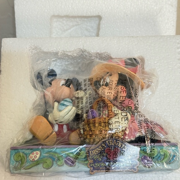 Jim Shore Disney Traditions Mickey & Minnie Mouse Easter Artistry 6008319 (1488) - Picture 13 of 16